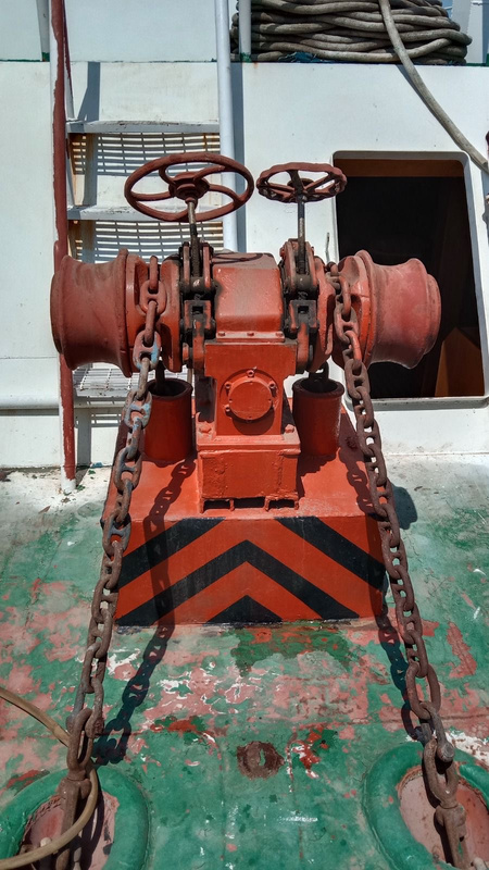 Deck winch and towing gear